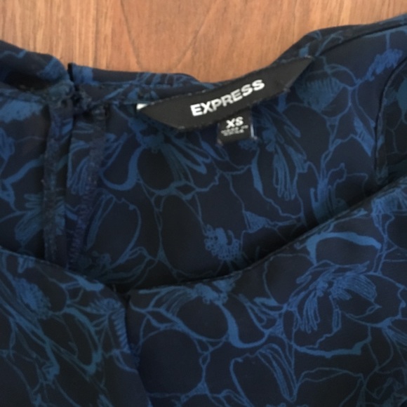 Express Ruffle Blouse - Picture 4 of 5